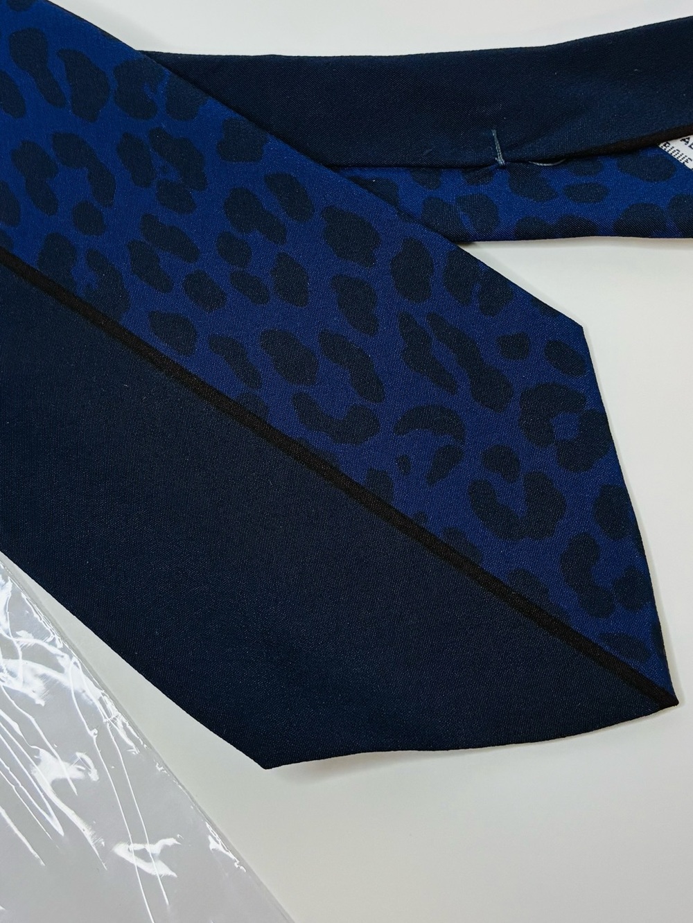Vintage Buccelli Silk Tie Made in Italy NWOT Purple Blue Leopard Animal Print 55